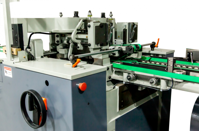 PRY-8D Toplama, Kitap Sırtı Yapıştırma, Dikiş ve Kırpma Makinesi 8